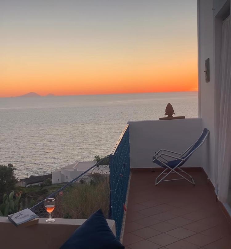 Luna Rossa Ginostra Esterno foto