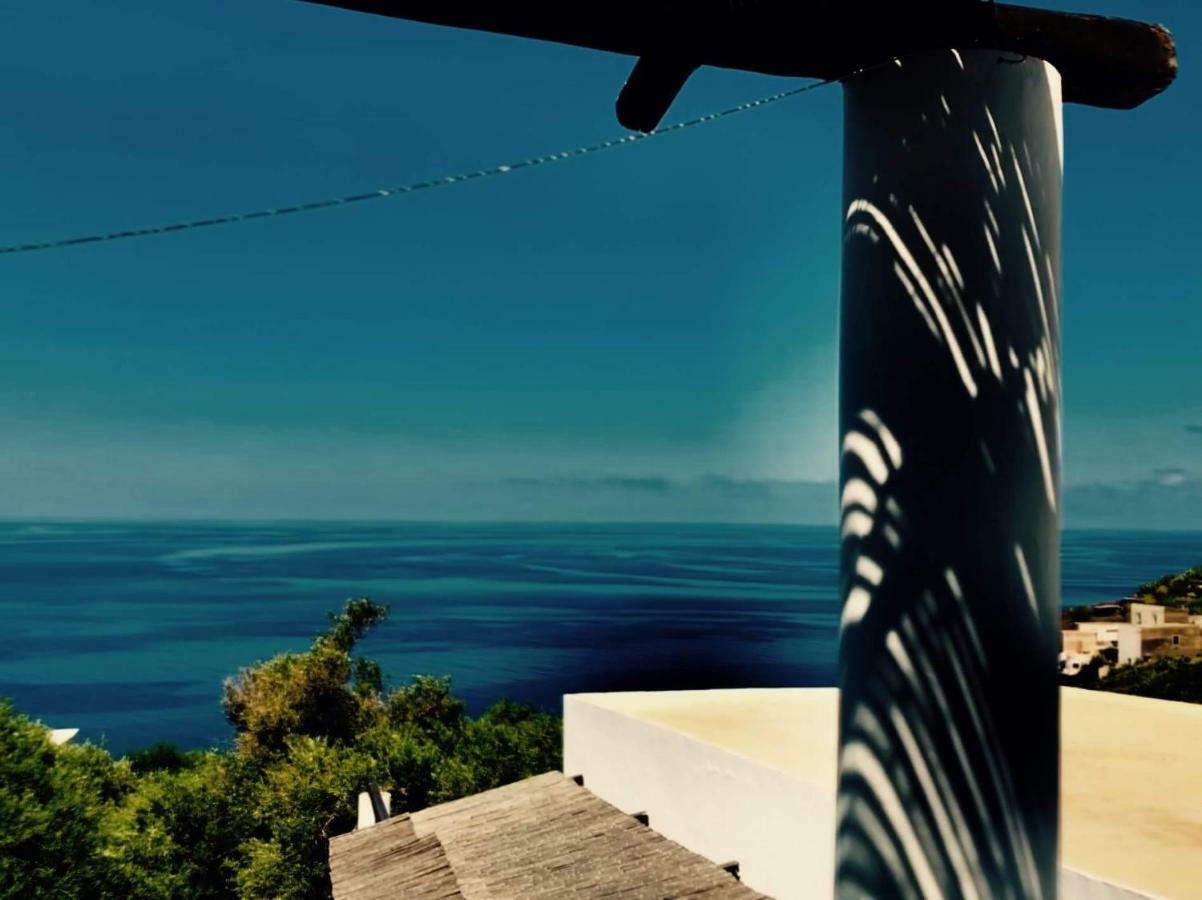 Luna Rossa Ginostra Esterno foto